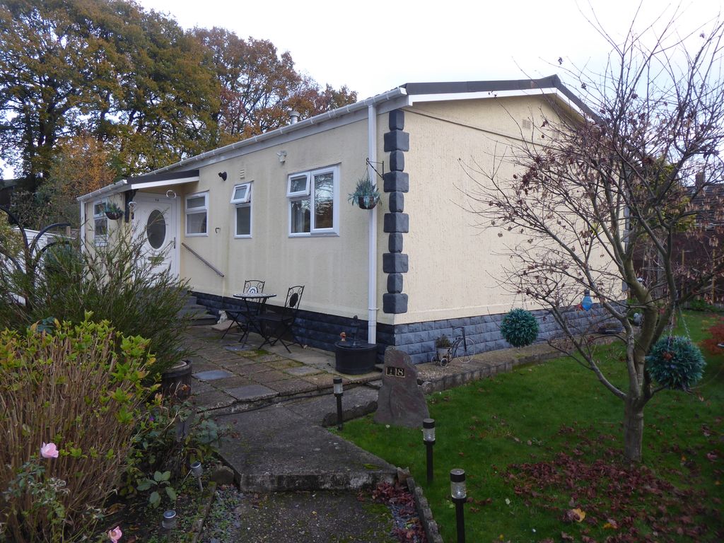2 bed mobile/park home for sale in Martins Park, Sandy Lane, Cove
