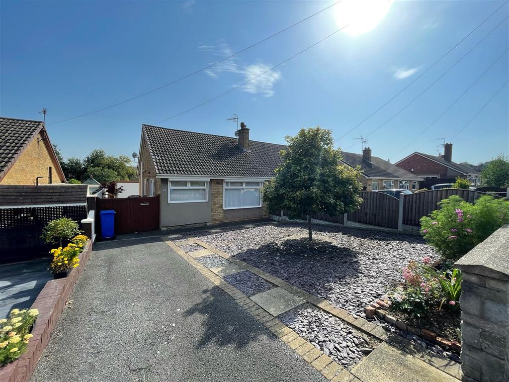 2 bed semidetached bungalow for sale in Wyndale Drive, Ilkeston DE7, £