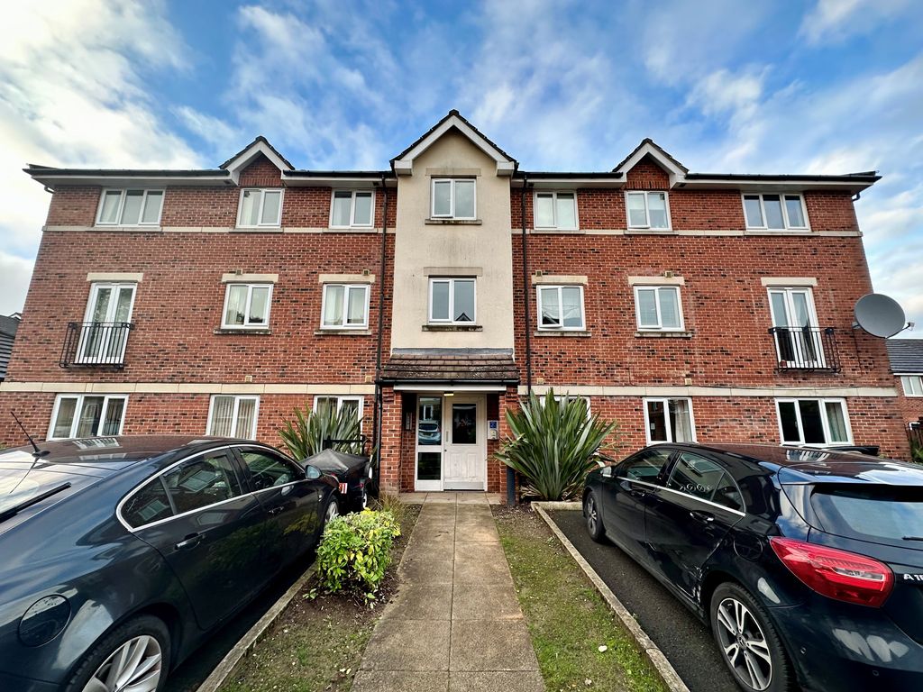 2 bed flat to rent in Blackthorn Drive, Lindley, Huddersfield HD3, £775