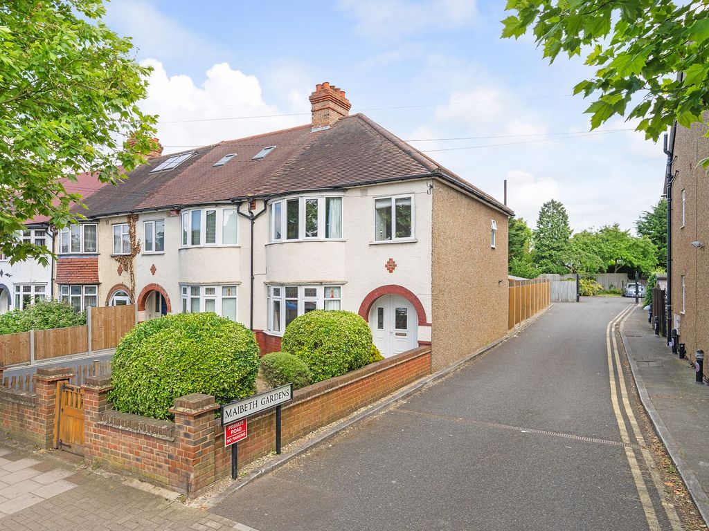 3 bed end terrace house for sale in Upper Elmers End Road, Beckenham