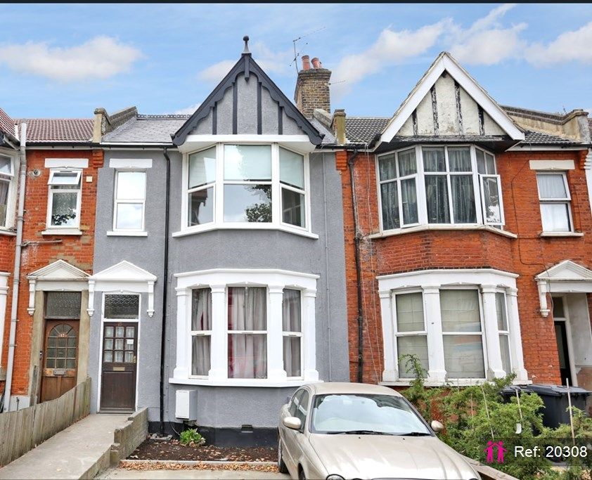 3 bed flat to rent in Uxbridge Road, London W7 Zoopla