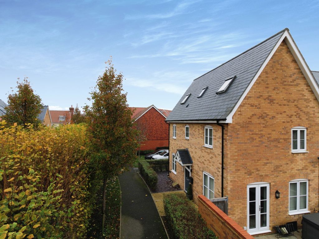 5 bed end terrace house for sale in Barlow Place, Hailsham BN27 Zoopla