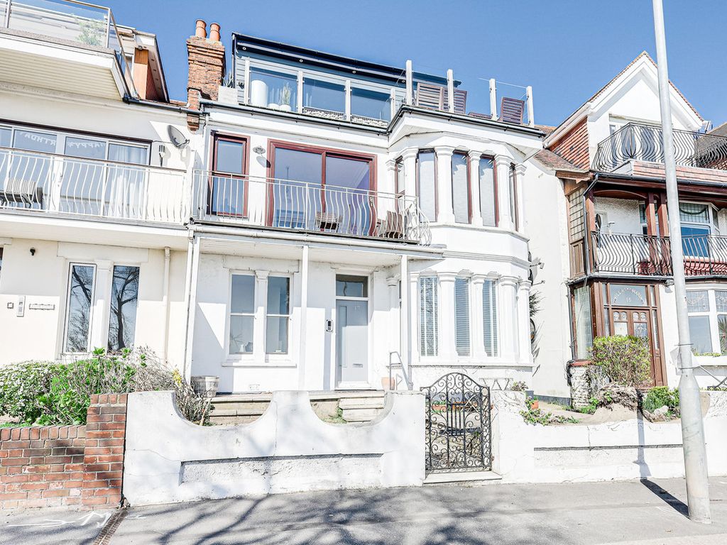 2 bed flat for sale in Grand Parade, LeighOnSea SS9 Zoopla