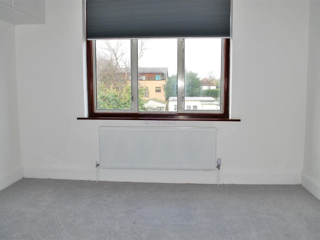 Room to rent in The Drive, Beckenham BR3, £890 pcm Zoopla