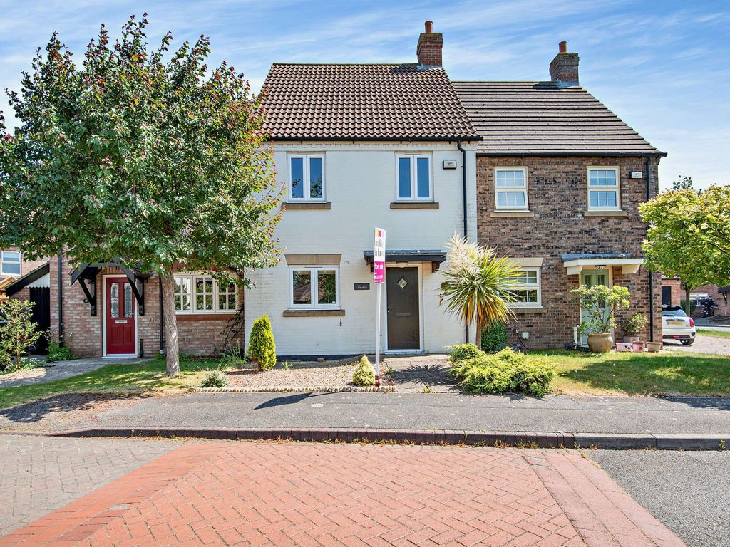 3 bed terraced house for sale in St. Botolphs Gate, Saxilby, Lincoln