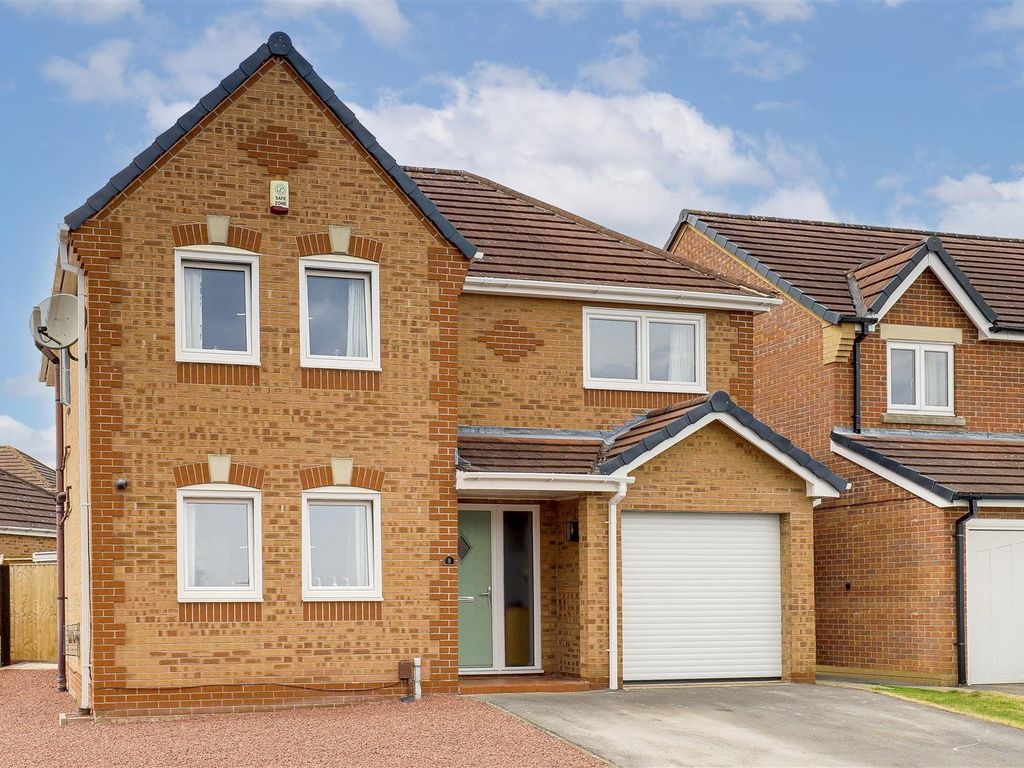 4 bed detached house for sale in Lovelace Walk, Hucknall