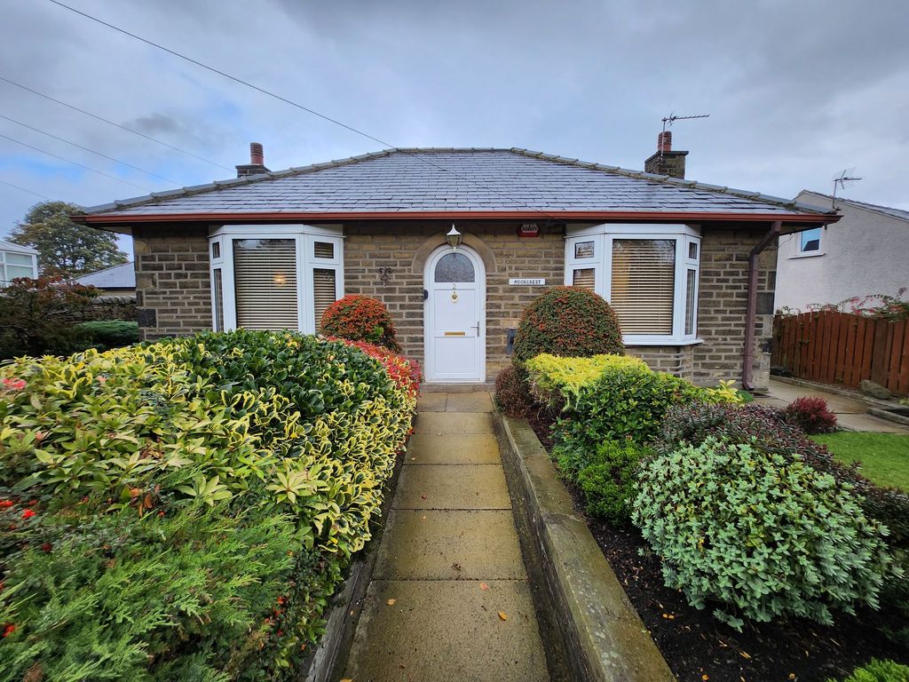2 bed detached bungalow for sale in Windsor Crescent, Halifax HX2, £190,000 Zoopla