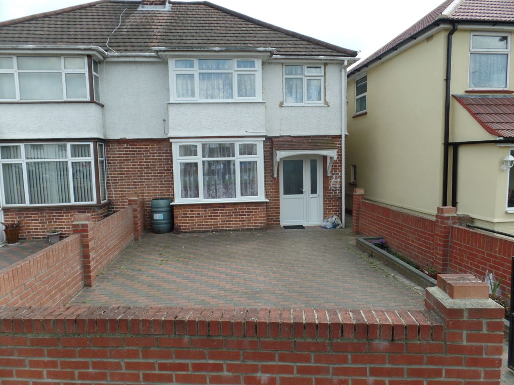 3 bed semidetached house to rent in Yeading Lane, Hayes UB4, £2,000