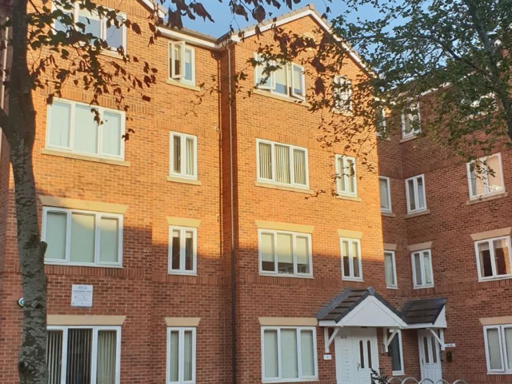 2 bed flat to rent in Woodsome Park, Woolton L25, £675 pcm Zoopla
