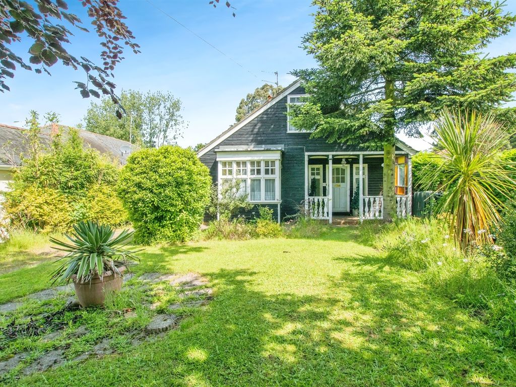 4 bed detached house for sale in Yarmouth Road, Ormesby, Great Yarmouth