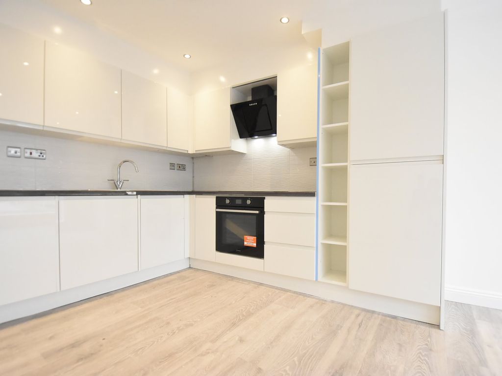 3 bed flat for sale in East Street, Epsom KT17, £400,000 Zoopla