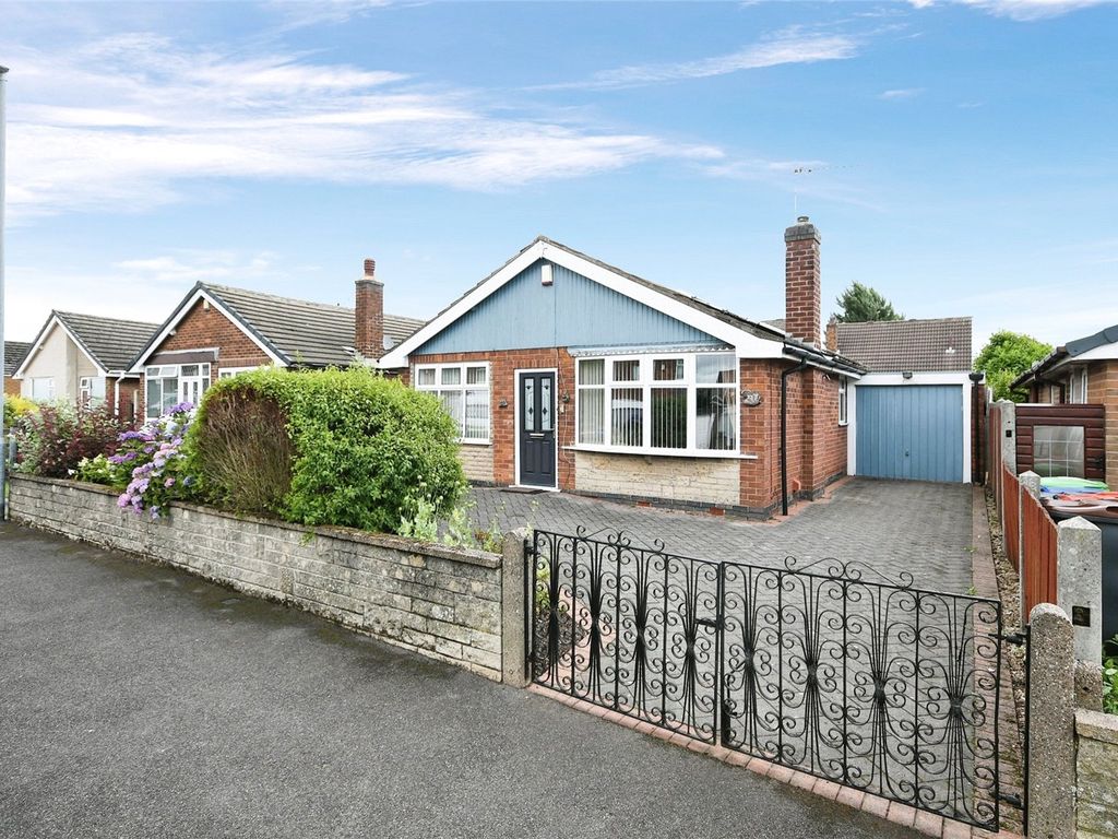 3 bed bungalow for sale in Midfield Road, KirkbyInAshfield