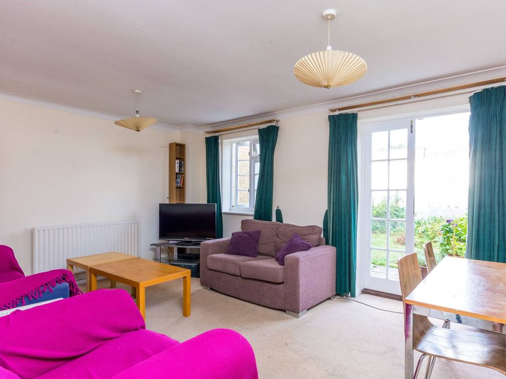 Worcester Drive, Chiswick, London W4  