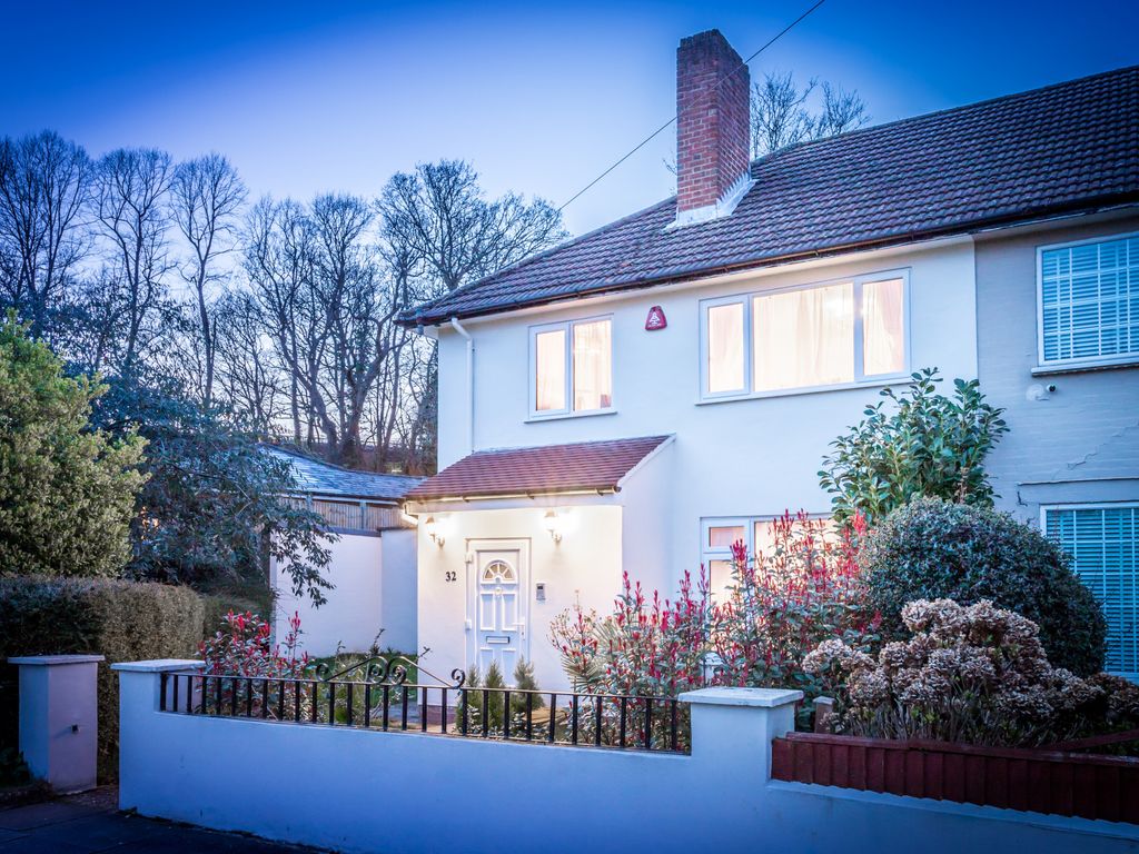 3 bed semidetached house for sale in Bowness Crescent, London SW15 Zoopla