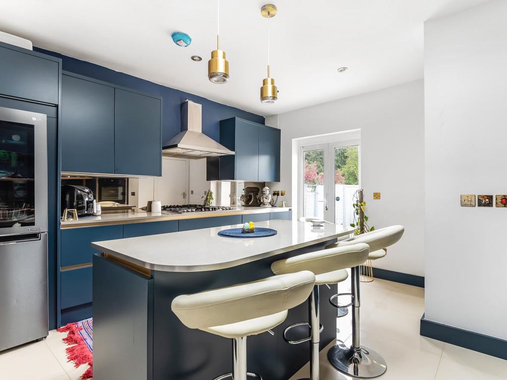 3 bed semidetached house for sale in Misbourne Road, Hillingdon