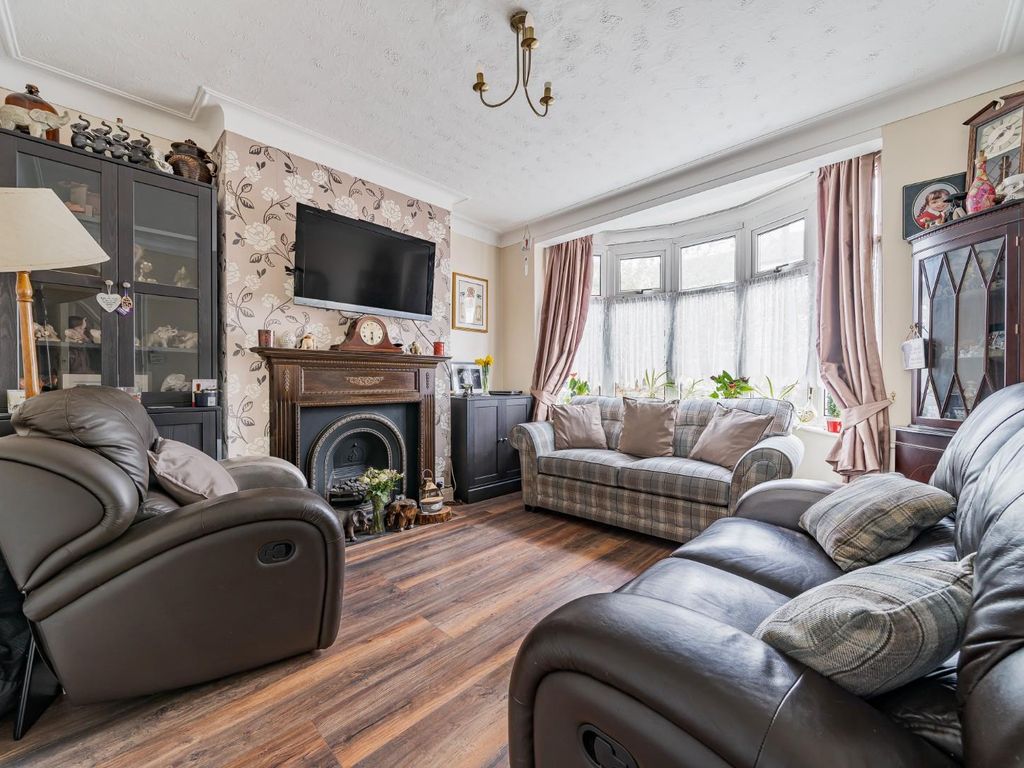 3 bed terraced house for sale in Basildon Road, London SE2, £425,000