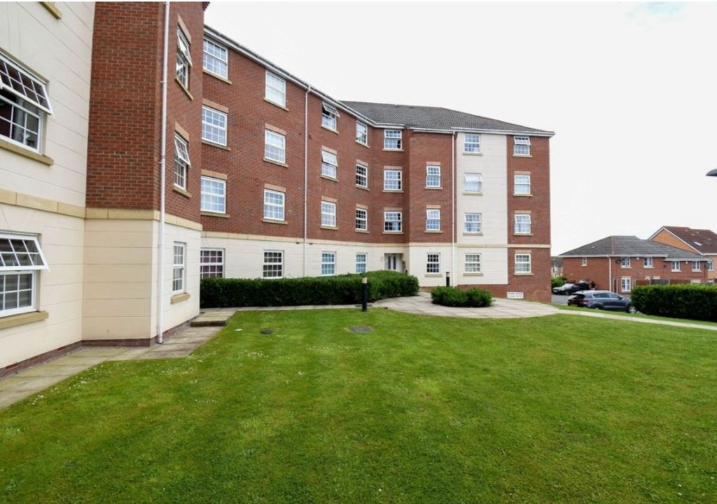 2 bed flat for sale in Birkby Close, Leicester LE5, £139,950 Zoopla