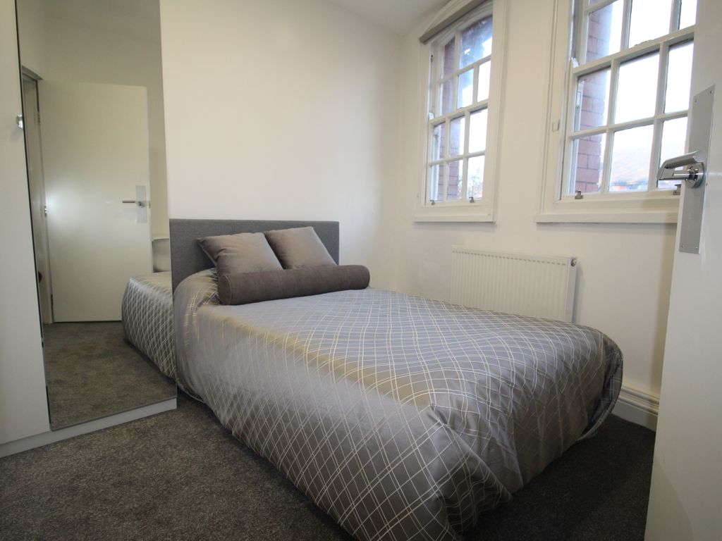 1 bed flat to rent in Woodhouse Street, Hyde Park, Leeds LS6, £776 pppm