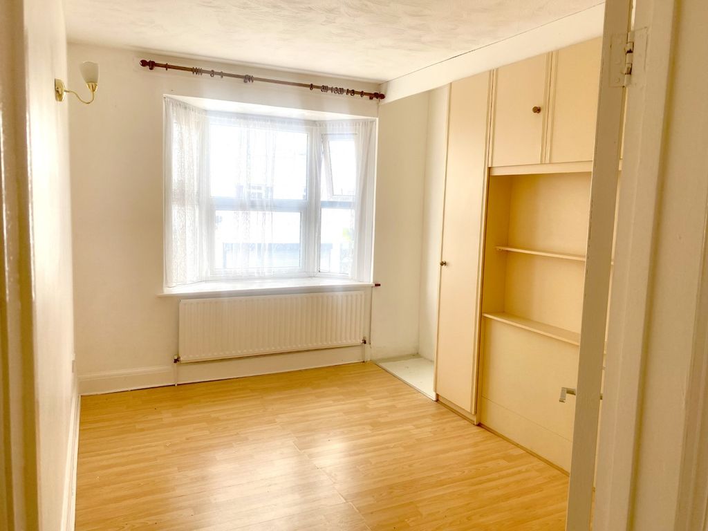 2 bed flat to rent in Corringham Road, StanfordLeHope SS17 Zoopla