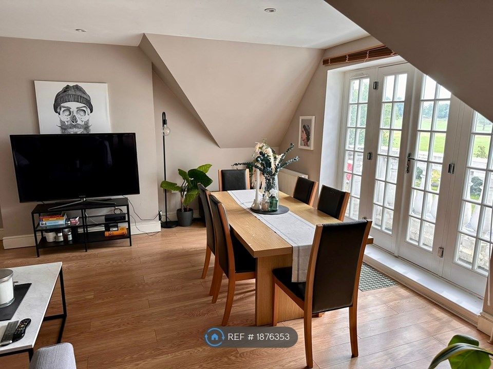 2 bed flat to rent in Streatham Common North, London SW16, £2,200 pcm