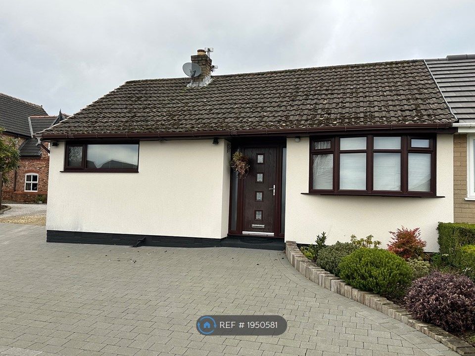 2 bed bungalow to rent in Treen Road, Tyldesley, Manchester M29, £1,295