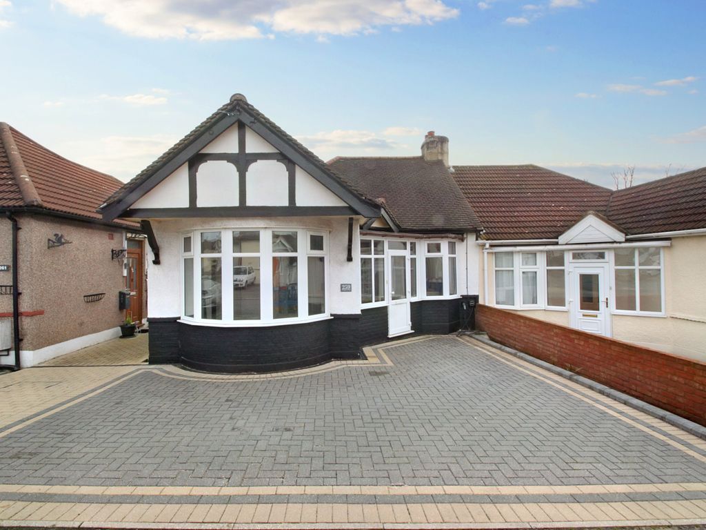 2 bed semidetached bungalow for sale in Prospect Road, Woodford Green