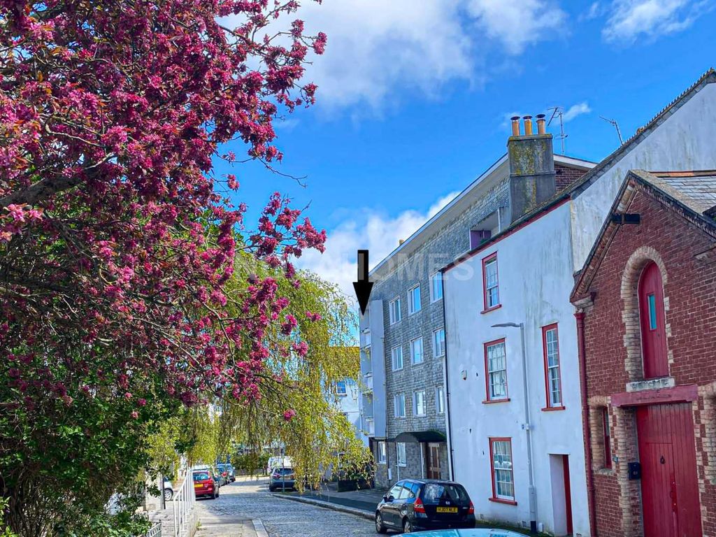 3 bed flat for sale in Vauxhall Court, Barbican PL4 Zoopla