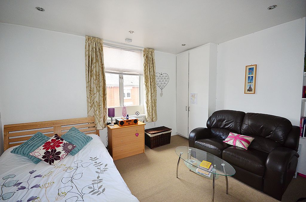 Studio to rent in Mount Pleasant Crescent, Stroud Green, London N4 Zoopla