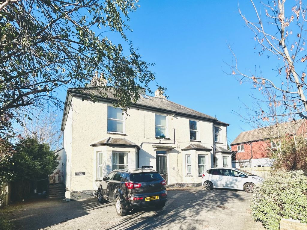 2 bed flat to rent in Epsom Road, Ewell, Epsom KT17, £1,600 pcm Zoopla