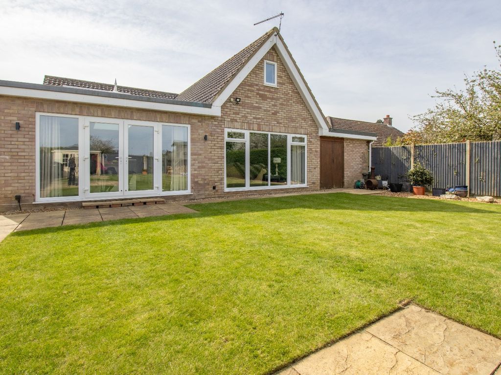 4 bed chalet for sale in Fakenham, Norfolk NR21, £500,000 Zoopla