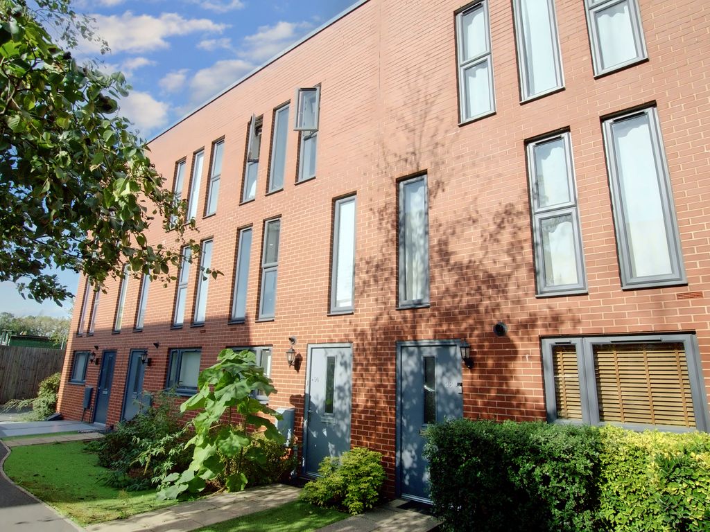 4 bed terraced house to rent in Penn Way, Welwyn Garden City AL7, £