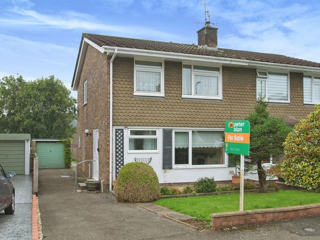 3 bed semidetached house for sale in Courtfield Close, Rogerstone