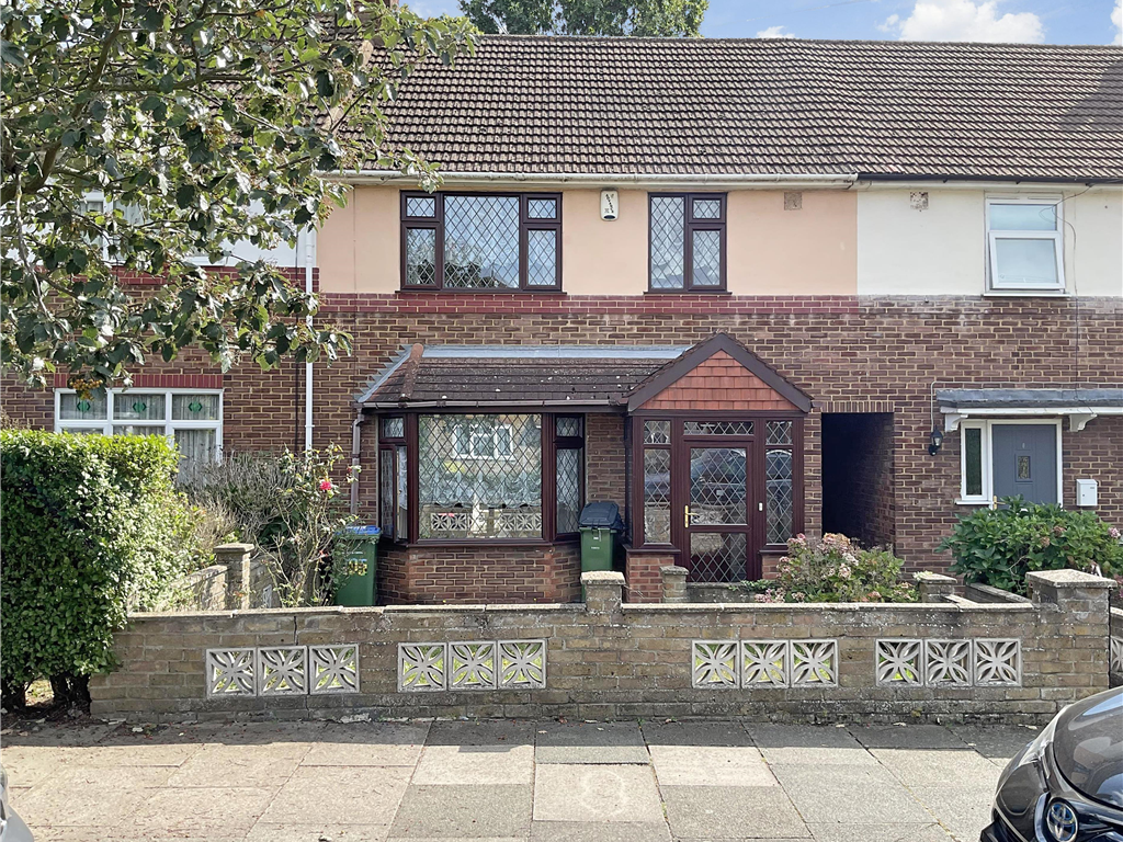 3 bed end terrace house for sale in Flaxton Road, London SE18, £425,000