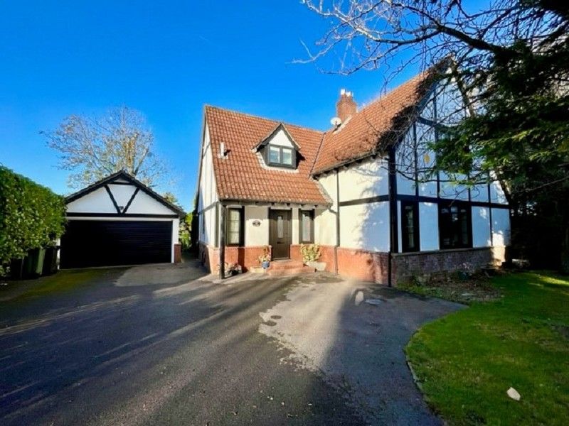 4 bed detached house for sale in Church Road, North Somerset