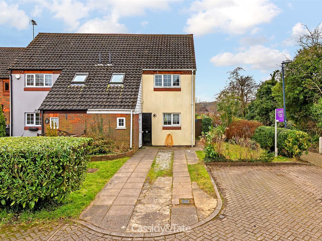 3 bed detached house to rent in Blueberry Close, St.Albans AL3, £1,750