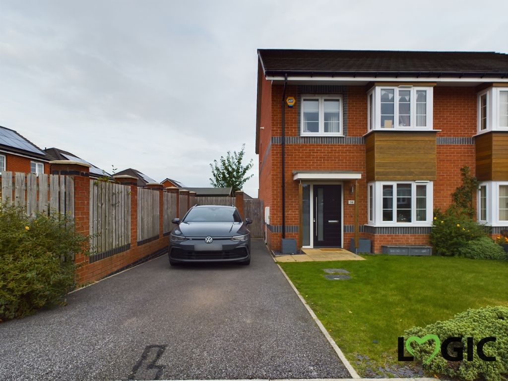 3 bed semidetached house for sale in Drawbridge Avenue, Pontefract, West Yorkshire WF8, £