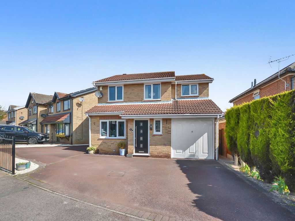 4 bed detached house for sale in Bolingey Way, Hucknall, Nottingham