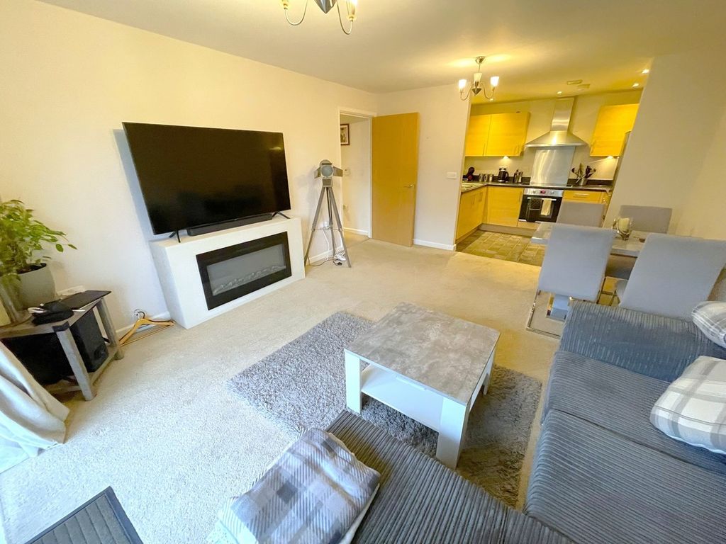 2 bed flat for sale in Avenel Way, Poole BH15, £235,000 Zoopla