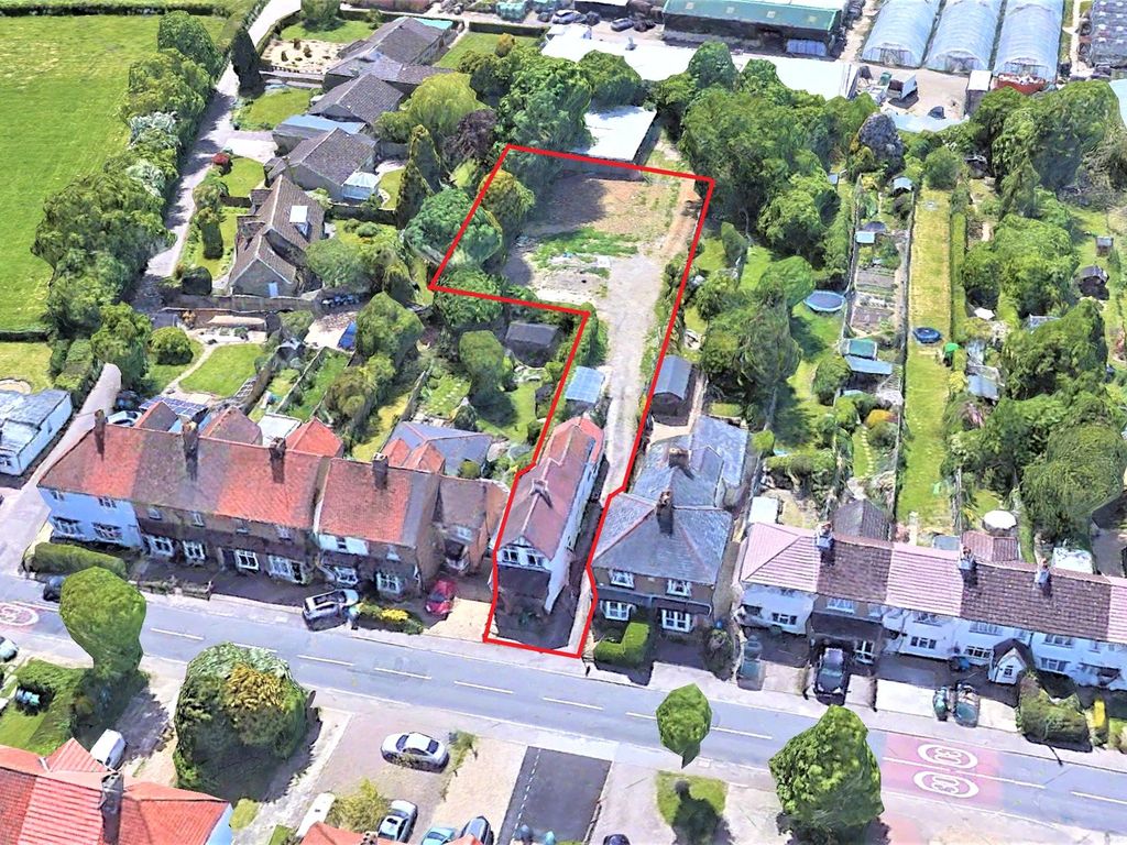 3 bed terraced house for sale in Tower Hill, Chipperfield, Kings
