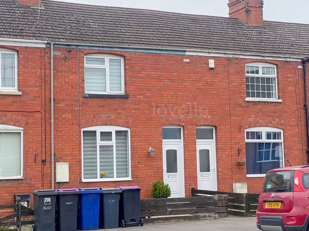 3 bed terraced house for sale in Lea Road, Gainsborough DN21, £99,000