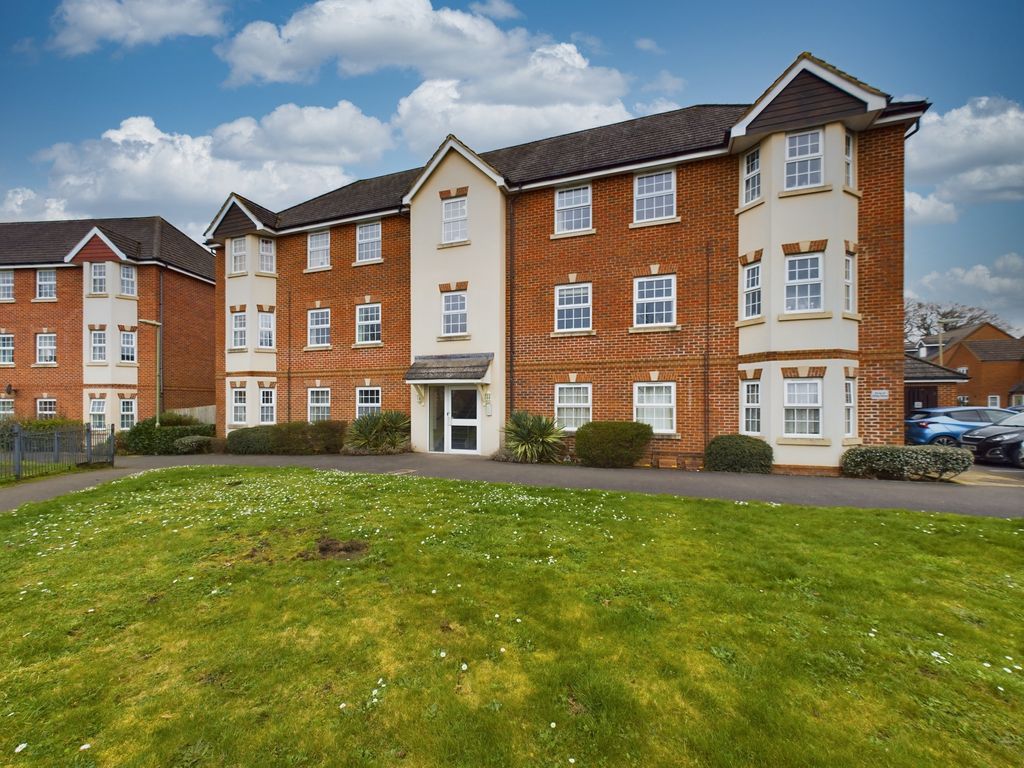2 bed flat for sale in Kirby Drive, Bramley RG26, £215,000 Zoopla