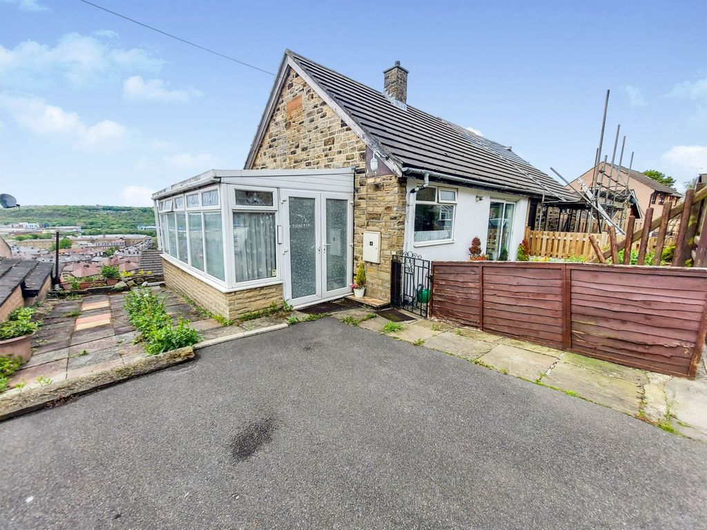 2 bed semidetached bungalow for sale in Woodview Road, Sheffield S6