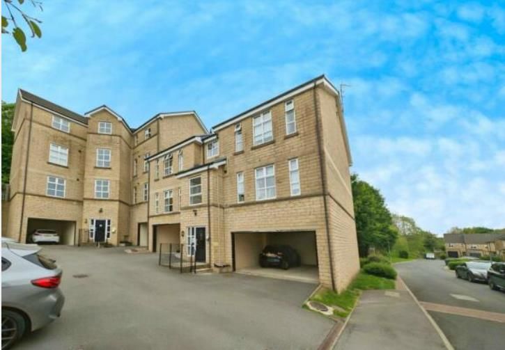 2 bed flat for sale in Woodsley Fold, Thornton, Bradford BD13, £100,000