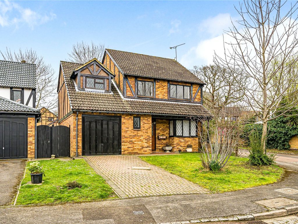 4 bed detached house for sale in Sheridan Way, Wokingham, Berkshire
