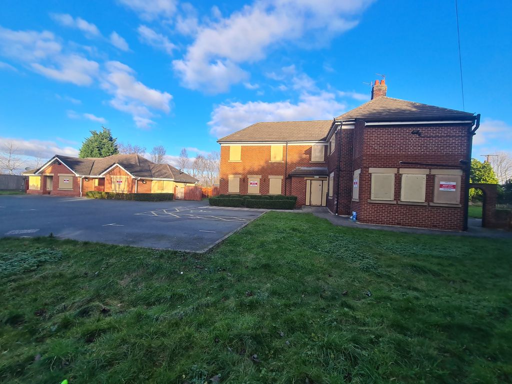 10 bed property for sale in Highfield Farm, Knowle Road, Barnsley