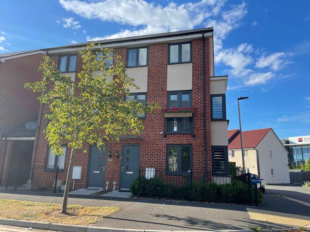 4 bed property to rent in Jenner Boulevard, Emersons Green, Bristol