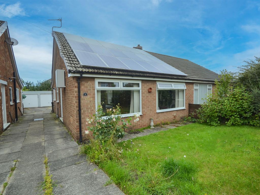 2 bed semidetached bungalow for sale in Dale Garth, MarskeByTheSea