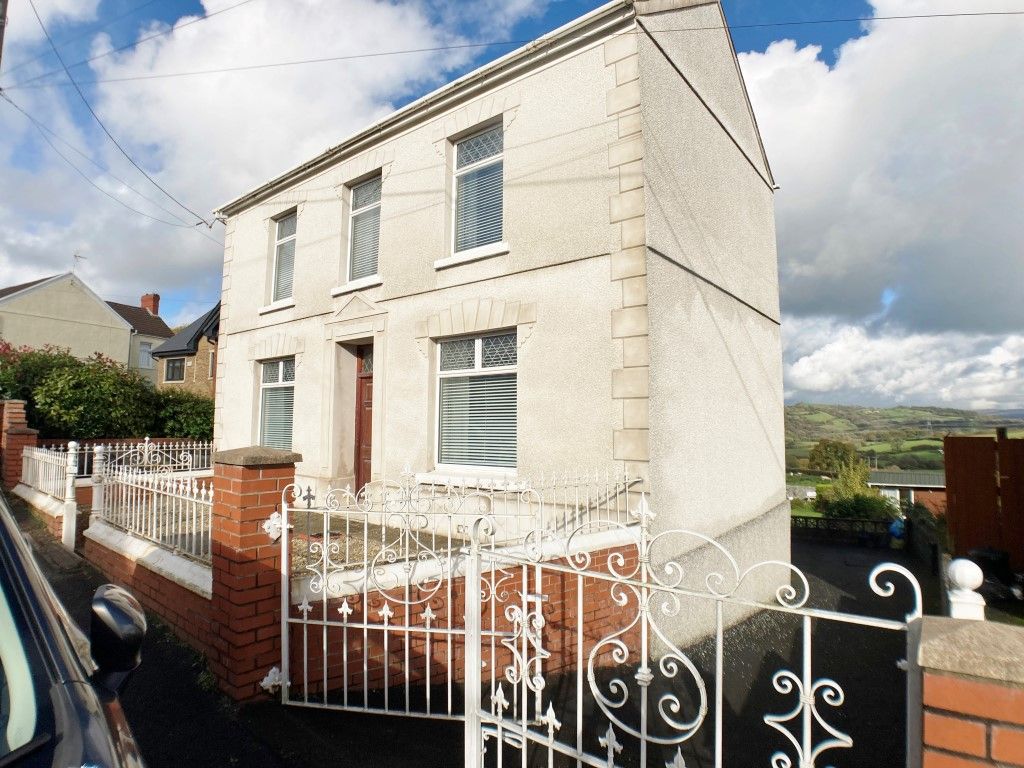 2 bed detached house for sale in Fforest Road, Fforest, Pontarddulais
