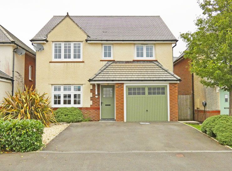 4 bed detached house for sale in River Avenue, Trelewis, Treharris CF46