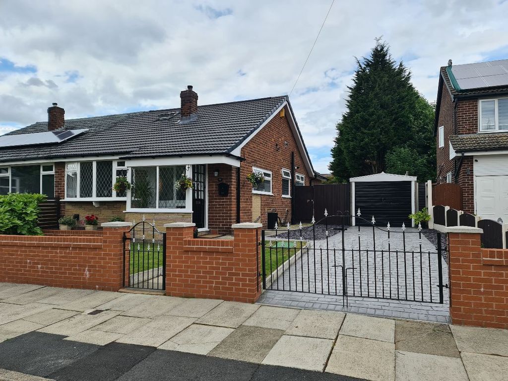4 bed bungalow for sale in Brookhouse Avenue, Farnworth, Bolton BL4 Zoopla